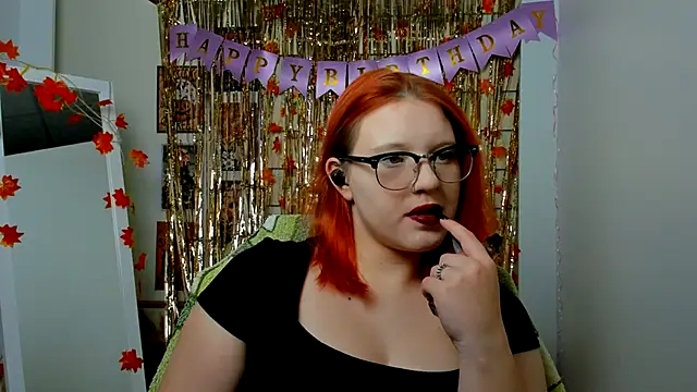 Snapshot of FoxPlayXX chatting on November 11, 2025, 9:37 pm FoxPlayXX online show from November 11, 2025, 9:37 pm