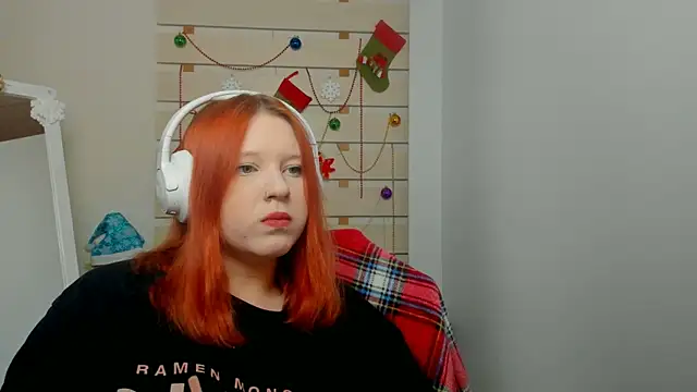 Snapshot of FoxPlayXX chatting on December 4, 2025, 10:18 pm FoxPlayXX online show from December 4, 2025, 10:18 pm