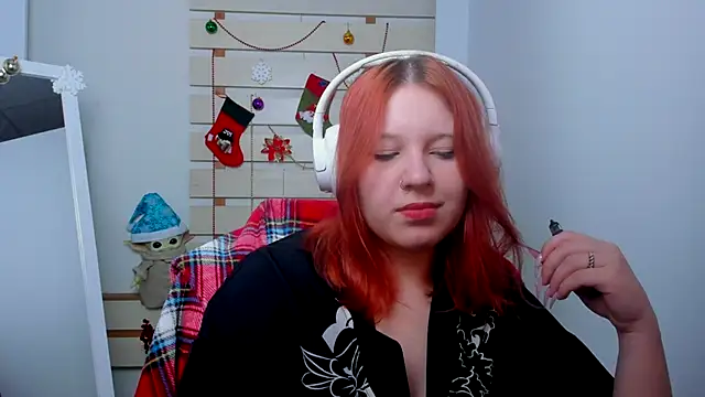 Snapshot of FoxPlayXX chatting on December 14, 2025, 7:40 pm FoxPlayXX online show from December 14, 2025, 7:40 pm