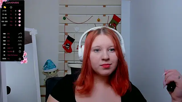 Snapshot of FoxPlayXX chatting on December 17, 2025, 9:10 pm FoxPlayXX online show from December 17, 2025, 9:10 pm