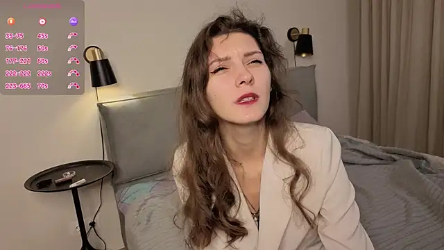 LauraYoungg online show from November 12, 2025, 8:41 pm