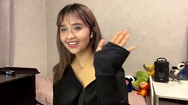 LovelyLara online show from November 5, 2025, 5:57 pm