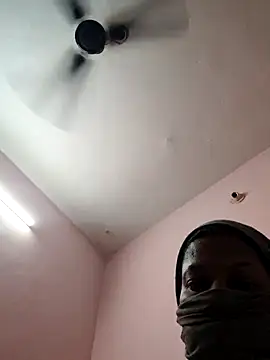 pujapujarrrr online show from November 1, 2025, 8:11 pm