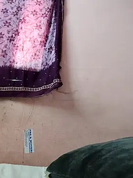 pujapujarrrr online show from November 4, 2025, 8:35 am