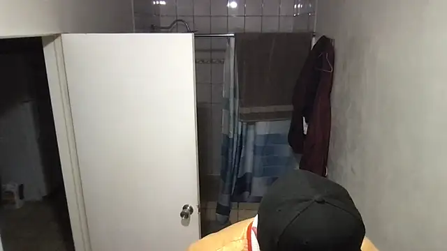 Snapshot of ezrah23 chatting on December 15, 2025, 6:39 am ezrah23 online show from December 15, 2025, 6:39 am