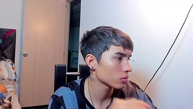 Snapshot of MollyandFher chatting on November 8, 2025, 2:01 am MollyandFher online show from November 8, 2025, 2:01 am