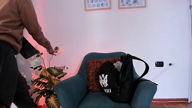 LahanaKimish online show from November 4, 2025, 12:37 pm