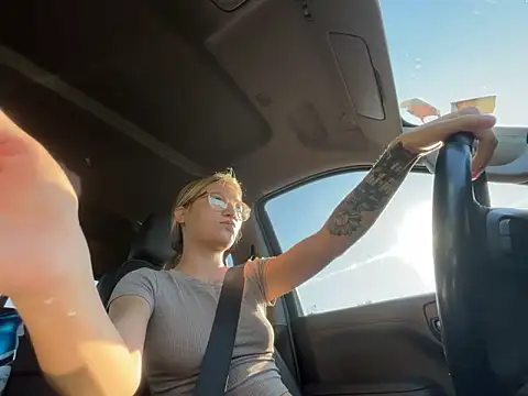 hatgirlsolo online show from December 5, 2025, 2:03 pm