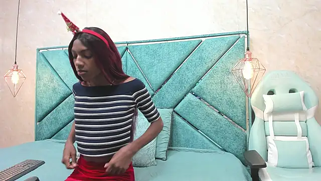 Snapshot of EXOTIC_TRANS chatting on November 24, 2025, 11:43 am EXOTIC TRANS online show from November 24, 2025, 11:43 am