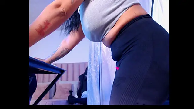 Snapshot of Natural_BIGASS_Nina chatting on November 1, 2025, 10:39 am Natural BIGASS Nina online show from November 1, 2025, 10:39 am