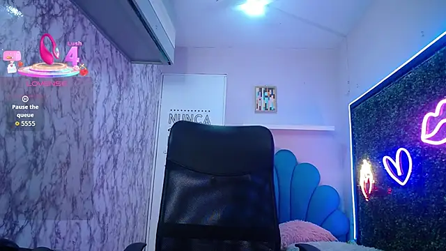 valeria martinez19 online show from December 17, 2025, 10:05 pm