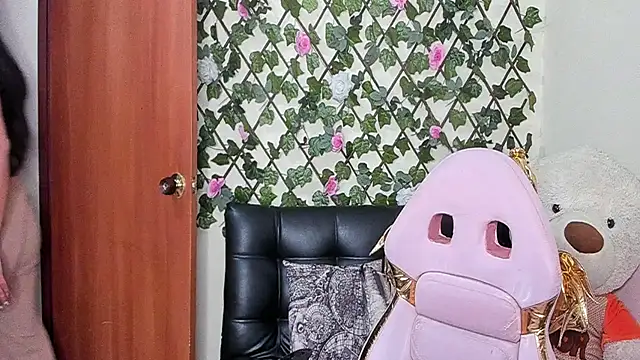 melani ferraraa  online show from November 13, 2025, 5:50 am