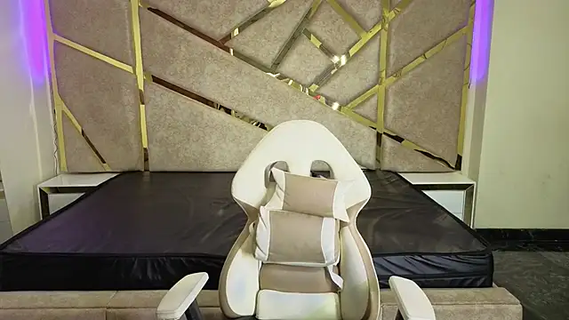 Frrreyaa online show from November 14, 2025, 2:32 am