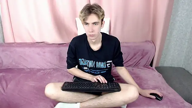 Snapshot of Harvey_foster chatting on November 16, 2025, 5:29 pm Harvey foster online show from November 16, 2025, 5:29 pm