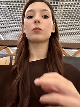 Snapshot of LilluKatten chatting on November 6, 2025, 10:05 am LilluKatten online show from November 6, 2025, 10:05 am