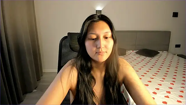 Yunamini online show from December 3, 2025, 7:01 pm