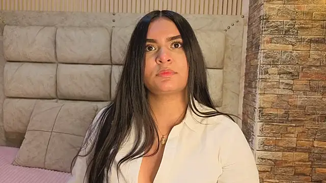 amarahanks1 online show from November 15, 2025, 6:59 pm