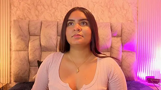 amarahanks1 online show from November 18, 2025, 7:29 pm