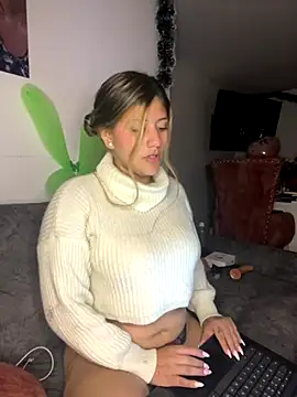 Crystall 15 online show from December 3, 2025, 1:13 am