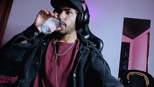 3v1l online show from November 8, 2025, 4:12 am