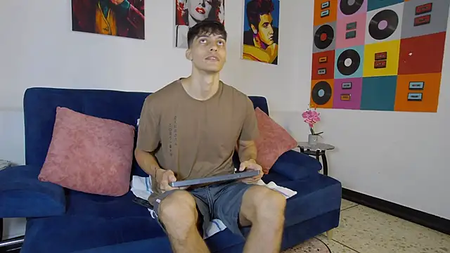 AlessioVitale online show from November 19, 2025, 12:16 pm