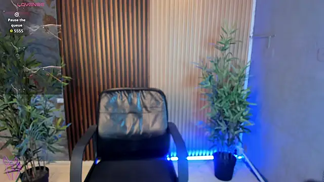 Ava-miller online show from November 27, 2025, 1:35 pm