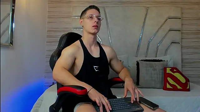 MAXTHOMSON online show from November 28, 2025, 3:42 am