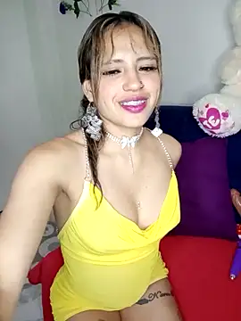 Snapshot of BellaChiquis_ chatting on November 7, 2025, 4:56 am BellaChiquis online show from November 7, 2025, 4:56 am