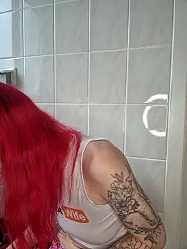 Snapshot of SkinnyGinny chatting on November 10, 2025, 9:08 am SkinnyGinny online show from November 10, 2025, 9:08 am