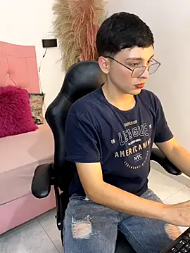 LiamHeat  online show from November 6, 2025, 5:41 am