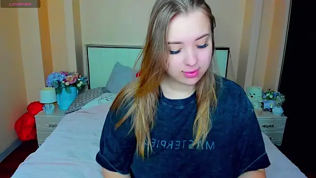 Snapshot of AlexissMmm chatting on November 8, 2025, 8:03 am AlexissMmm online show from November 8, 2025, 8:03 am