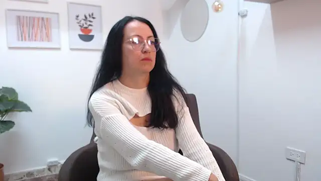 Lauryn Jones online show from November 19, 2025, 2:39 pm