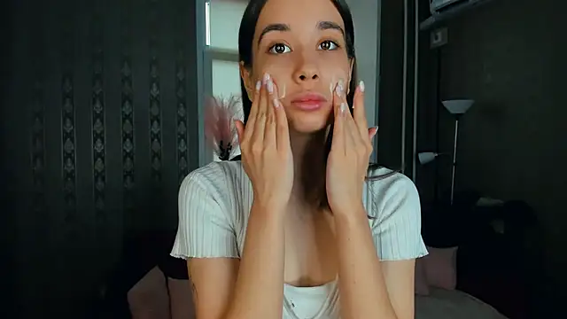 JacalynSchreiber online show from December 4, 2025, 10:02 am