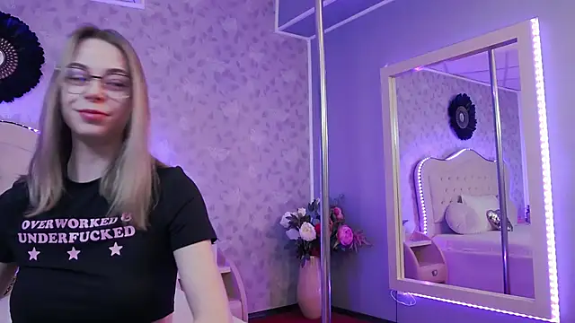 GracieCute online show from March 3, 2025, 4:14 am