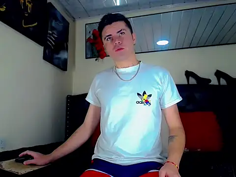 Snapshot of Sebastian_Loaiza chatting on November 5, 2025, 3:34 pm Sebastian Loaiza online show from November 5, 2025, 3:34 pm