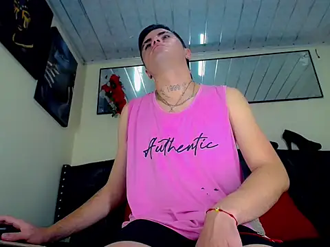 Snapshot of Sebastian_Loaiza chatting on November 8, 2025, 7:45 pm Sebastian Loaiza online show from November 8, 2025, 7:45 pm