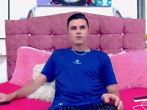 Snapshot of Sebastian_Loaiza chatting on November 22, 2025, 9:25 pm Sebastian Loaiza online show from November 22, 2025, 9:25 pm