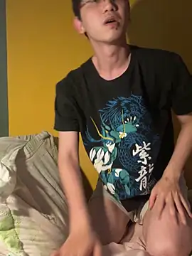 Snapshot of NerdyAsian1701 chatting on November 5, 2025, 4:18 pm NerdyAsian1701 online show from November 5, 2025, 4:18 pm