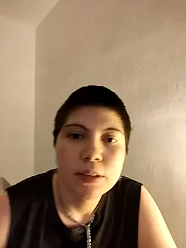 Snapshot of mollypop_ chatting on November 5, 2025, 10:32 pm mollypop online show from November 5, 2025, 10:32 pm