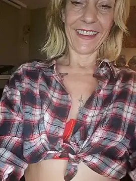 Snapshot of LittleSexyT chatting on November 6, 2025, 10:10 pm LittleSexyT online show from November 6, 2025, 10:10 pm