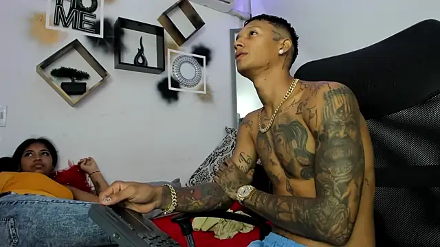 YuleimysAndAlex online show from November 13, 2025, 4:22 am