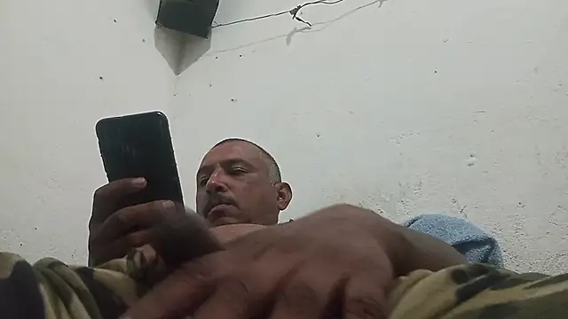 Snapshot of negrocomomisuerte chatting on November 15, 2025, 8:11 am negrocomomisuerte online show from November 15, 2025, 8:11 am