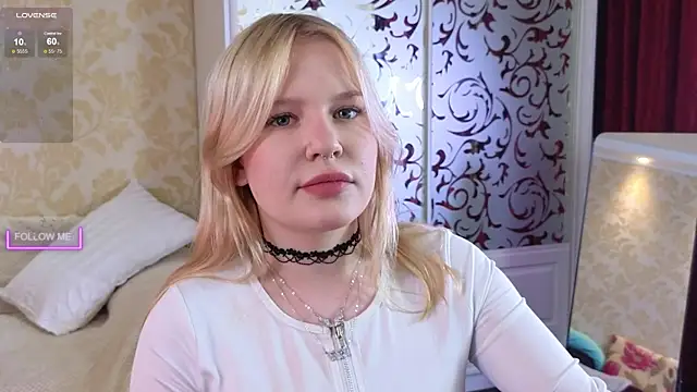 Mila wxw online show from November 25, 2025, 12:27 pm