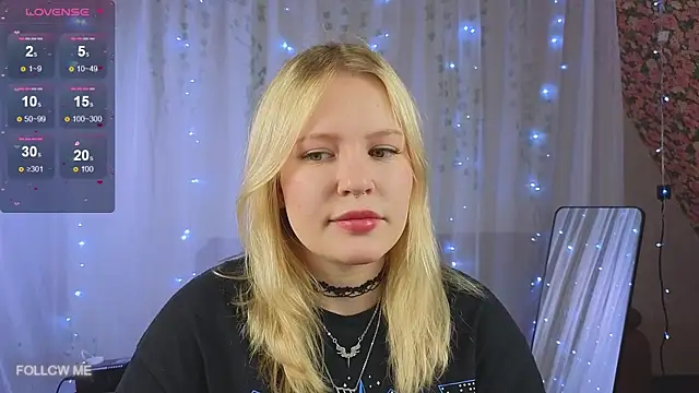 Mila wxw online show from December 18, 2025, 1:50 pm