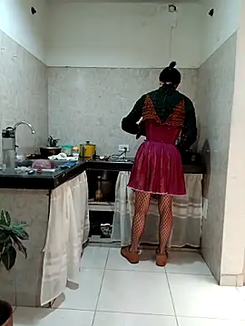 PaulinaLondra2 online show from November 12, 2025, 2:39 pm