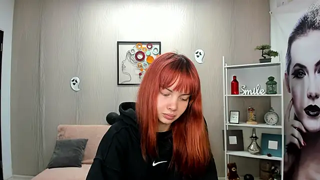 Snapshot of OlyviaBella chatting on November 4, 2025, 1:32 pm OlyviaBella online show from November 4, 2025, 1:32 pm