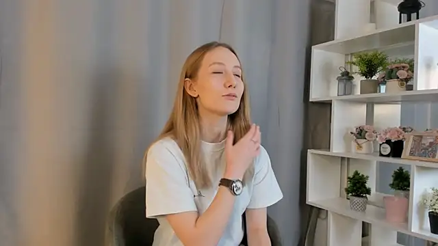 Snapshot of NikoleOwen chatting on November 11, 2025, 8:25 am NikoleOwen online show from November 11, 2025, 8:25 am