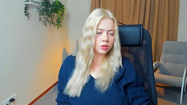 Snapshot of MichelinaRiff chatting on November 7, 2025, 12:16 pm MichelinaRiff online show from November 7, 2025, 12:16 pm