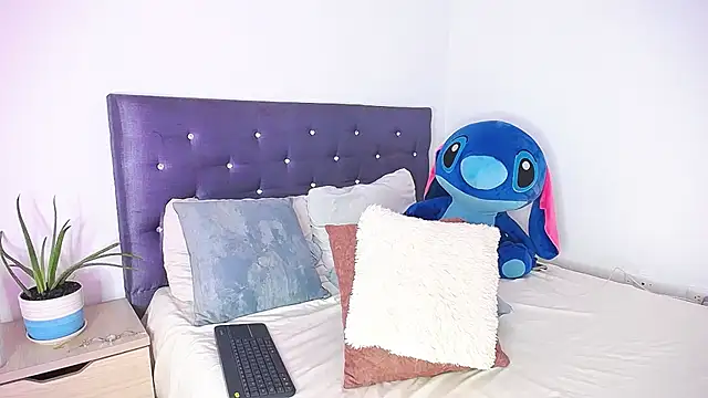 BryanaSmiths online show from December 17, 2025, 2:50 am