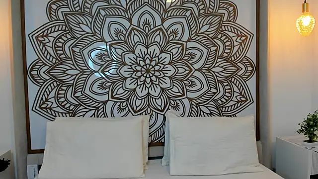 Lilith Aliany  online show from November 5, 2025, 1:00 pm